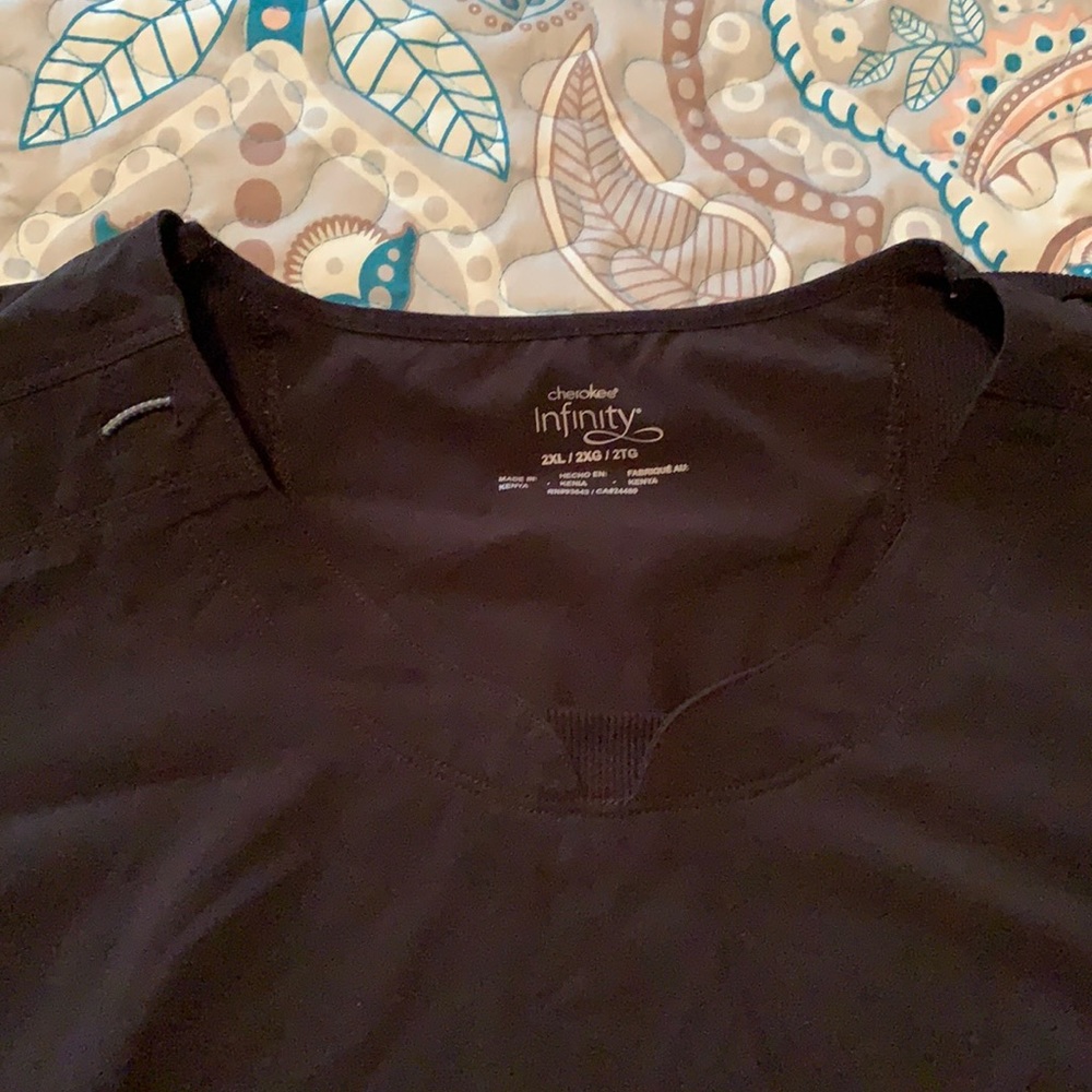 Cherokee Infinity knotched collar Scrub top